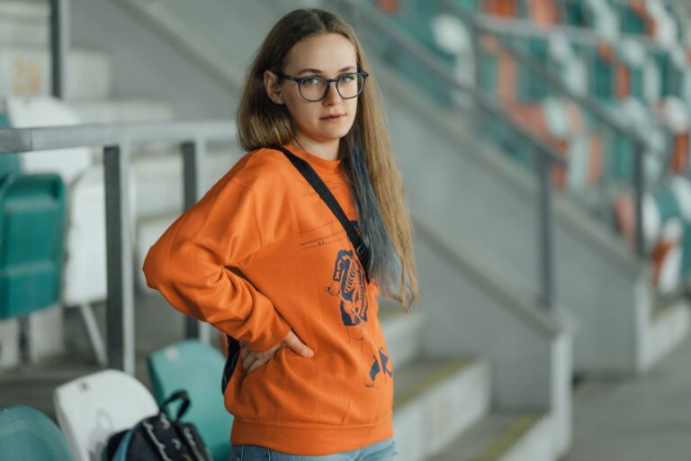 5 sygnałów, że nadruk na bluzie jest słabej jakości już po kilku założeniach